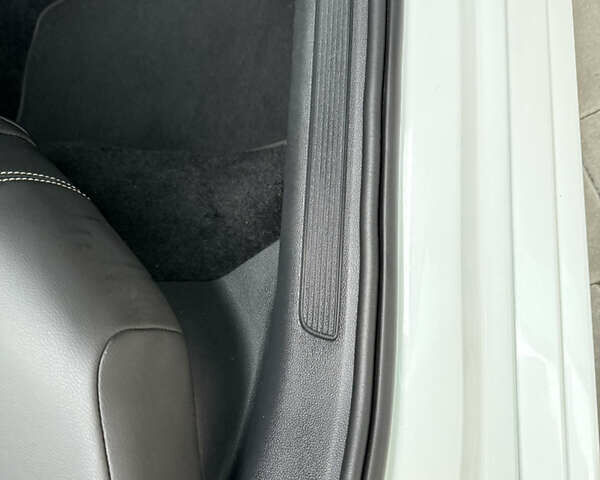 Белый Фольксваген Пассат, объемом двигателя 2 л и пробегом 205 тыс. км за 27500 $, фото 111 на Automoto.ua