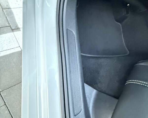 Белый Фольксваген Пассат, объемом двигателя 2 л и пробегом 205 тыс. км за 27500 $, фото 160 на Automoto.ua