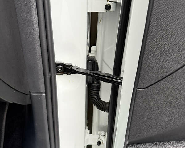 Белый Фольксваген Пассат, объемом двигателя 2 л и пробегом 205 тыс. км за 27500 $, фото 116 на Automoto.ua