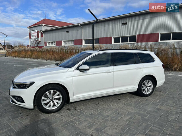 Белый Фольксваген Пассат, объемом двигателя 1.97 л и пробегом 168 тыс. км за 27349 $, фото 2 на Automoto.ua