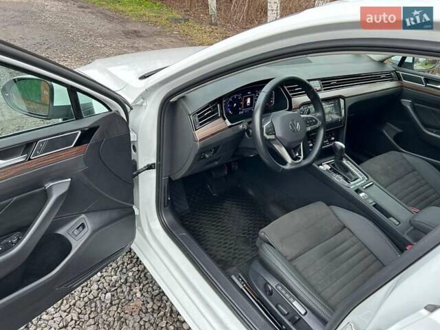 Белый Фольксваген Пассат, объемом двигателя 1.97 л и пробегом 215 тыс. км за 24500 $, фото 23 на Automoto.ua