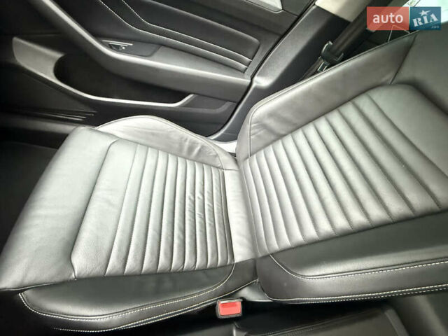 Белый Фольксваген Пассат, объемом двигателя 2 л и пробегом 205 тыс. км за 27500 $, фото 91 на Automoto.ua