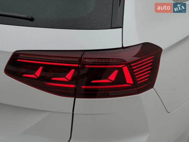 Белый Фольксваген Пассат, объемом двигателя 2 л и пробегом 196 тыс. км за 24999 $, фото 9 на Automoto.ua