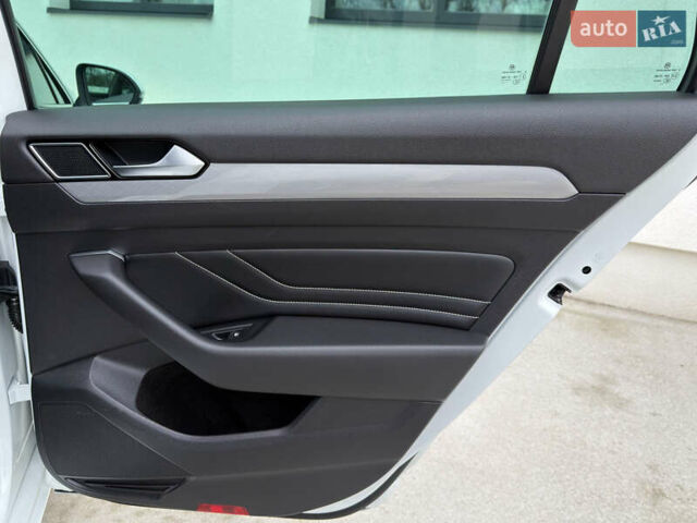 Білий Фольксваген Пассат, об'ємом двигуна 2 л та пробігом 156 тис. км за 26999 $, фото 39 на Automoto.ua