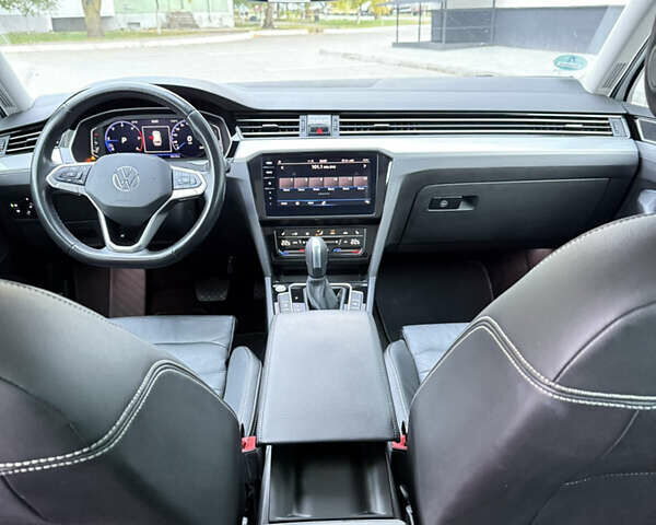 Белый Фольксваген Пассат, объемом двигателя 2 л и пробегом 205 тыс. км за 27500 $, фото 151 на Automoto.ua