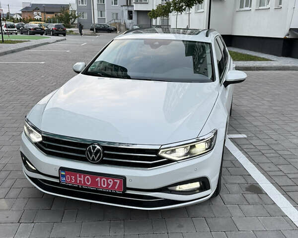 Белый Фольксваген Пассат, объемом двигателя 2 л и пробегом 205 тыс. км за 27500 $, фото 165 на Automoto.ua