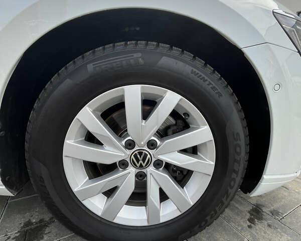 Белый Фольксваген Пассат, объемом двигателя 1.97 л и пробегом 168 тыс. км за 27349 $, фото 41 на Automoto.ua