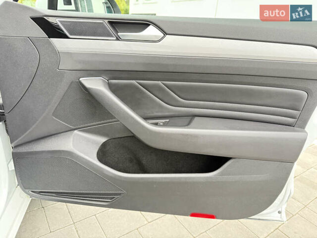 Белый Фольксваген Пассат, объемом двигателя 2 л и пробегом 205 тыс. км за 27500 $, фото 115 на Automoto.ua