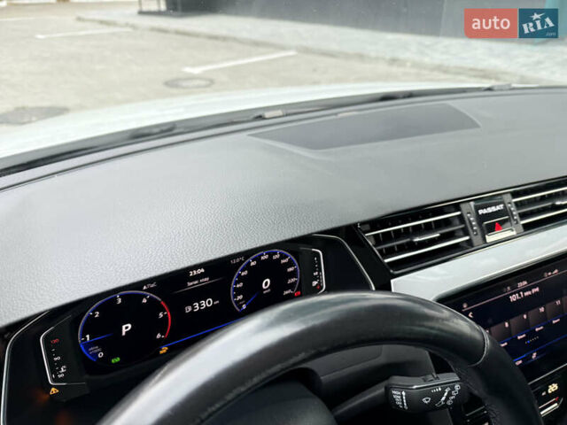 Белый Фольксваген Пассат, объемом двигателя 2 л и пробегом 205 тыс. км за 27500 $, фото 138 на Automoto.ua