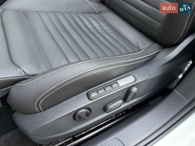 Білий Фольксваген Пассат, об'ємом двигуна 2 л та пробігом 156 тис. км за 26999 $, фото 16 на Automoto.ua