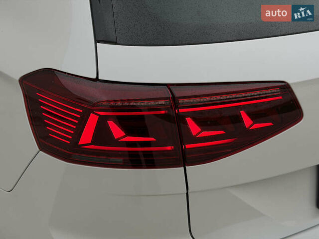 Белый Фольксваген Пассат, объемом двигателя 2 л и пробегом 196 тыс. км за 24999 $, фото 10 на Automoto.ua