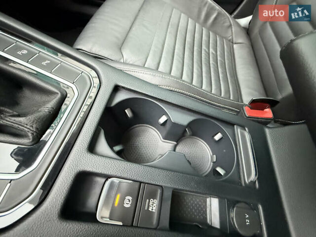 Белый Фольксваген Пассат, объемом двигателя 2 л и пробегом 205 тыс. км за 27500 $, фото 136 на Automoto.ua