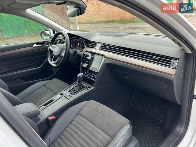 Белый Фольксваген Пассат, объемом двигателя 1.97 л и пробегом 215 тыс. км за 24500 $, фото 36 на Automoto.ua