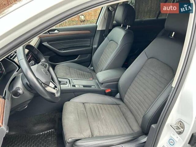 Белый Фольксваген Пассат, объемом двигателя 1.97 л и пробегом 215 тыс. км за 24500 $, фото 17 на Automoto.ua