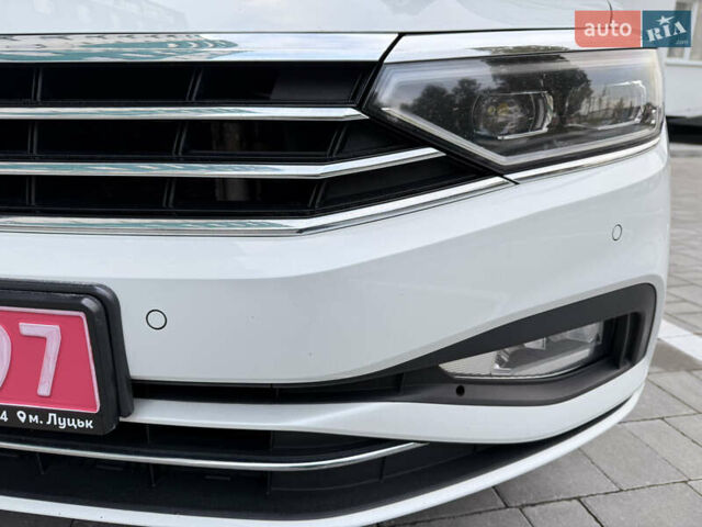 Белый Фольксваген Пассат, объемом двигателя 2 л и пробегом 205 тыс. км за 27500 $, фото 57 на Automoto.ua