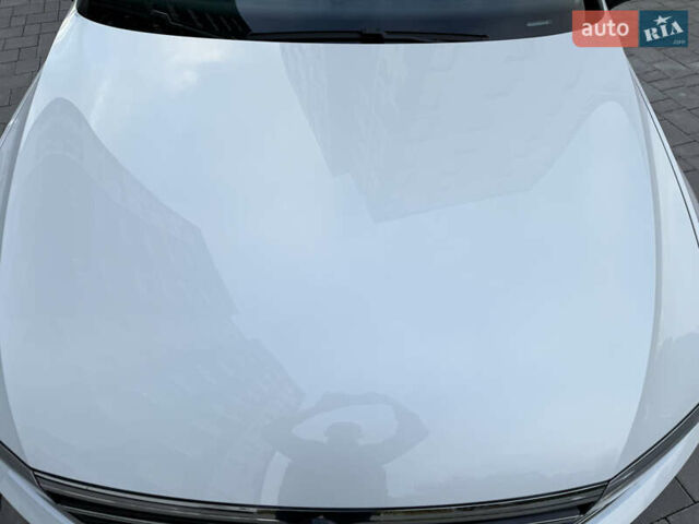 Белый Фольксваген Пассат, объемом двигателя 2 л и пробегом 205 тыс. км за 27500 $, фото 4 на Automoto.ua