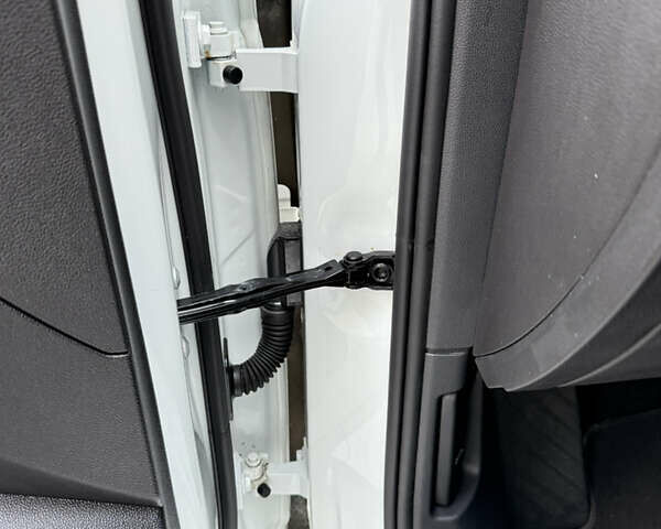 Белый Фольксваген Пассат, объемом двигателя 2 л и пробегом 205 тыс. км за 27500 $, фото 73 на Automoto.ua