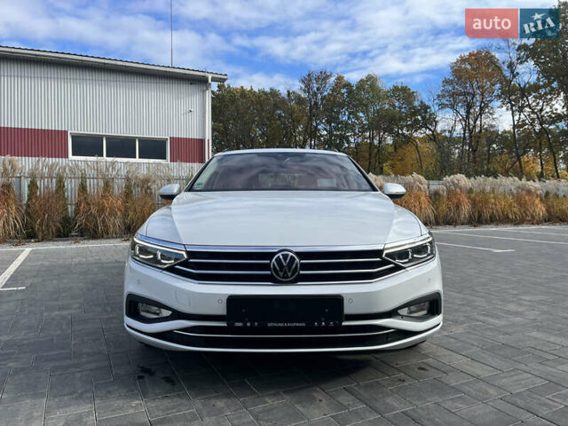 Белый Фольксваген Пассат, объемом двигателя 1.97 л и пробегом 168 тыс. км за 27349 $, фото 12 на Automoto.ua