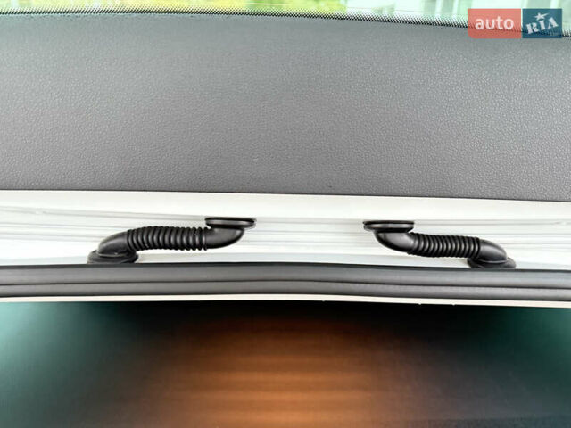 Белый Фольксваген Пассат, объемом двигателя 2 л и пробегом 205 тыс. км за 27500 $, фото 104 на Automoto.ua