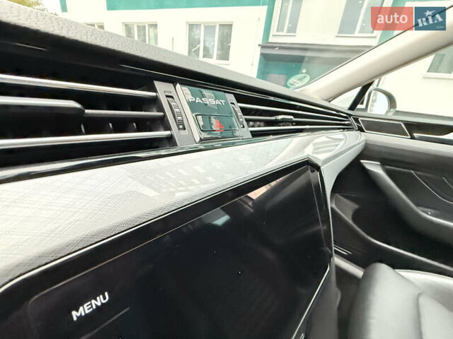 Белый Фольксваген Пассат, объемом двигателя 2 л и пробегом 205 тыс. км за 27500 $, фото 90 на Automoto.ua