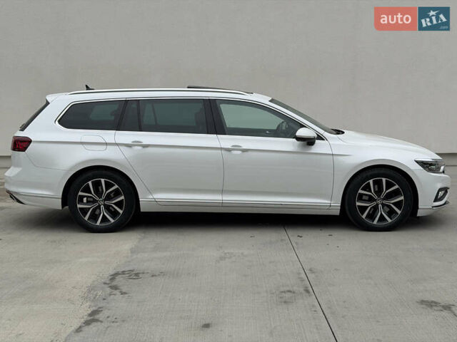 Белый Фольксваген Пассат, объемом двигателя 2 л и пробегом 196 тыс. км за 24999 $, фото 5 на Automoto.ua