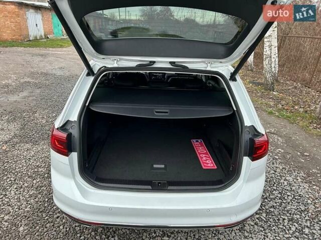 Белый Фольксваген Пассат, объемом двигателя 1.97 л и пробегом 215 тыс. км за 24500 $, фото 58 на Automoto.ua