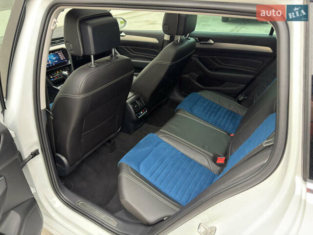 Белый Фольксваген Пассат, объемом двигателя 2 л и пробегом 196 тыс. км за 24999 $, фото 31 на Automoto.ua