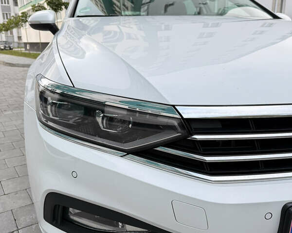 Белый Фольксваген Пассат, объемом двигателя 2 л и пробегом 205 тыс. км за 27500 $, фото 59 на Automoto.ua