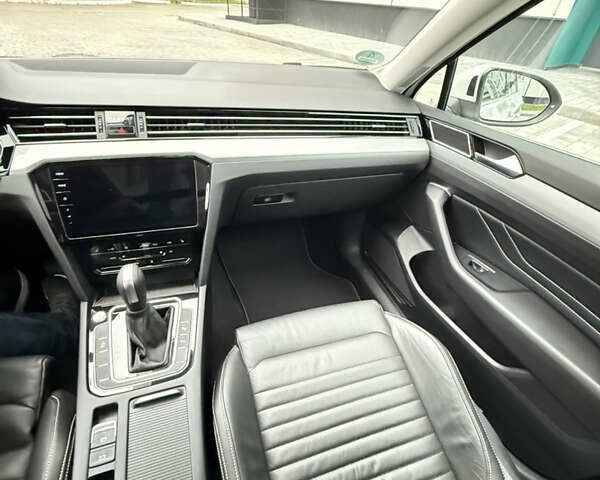 Белый Фольксваген Пассат, объемом двигателя 2 л и пробегом 205 тыс. км за 27500 $, фото 89 на Automoto.ua