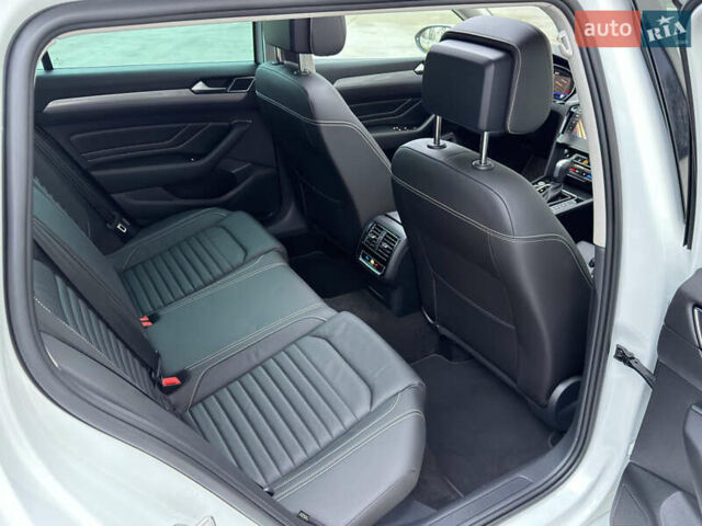 Білий Фольксваген Пассат, об'ємом двигуна 2 л та пробігом 156 тис. км за 26999 $, фото 38 на Automoto.ua