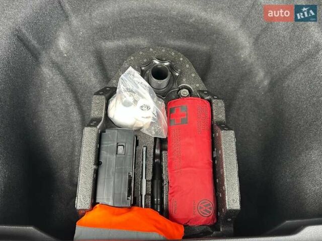 Белый Фольксваген Пассат, объемом двигателя 1.97 л и пробегом 215 тыс. км за 24500 $, фото 61 на Automoto.ua