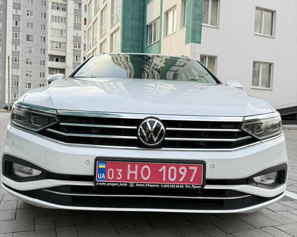 Белый Фольксваген Пассат, объемом двигателя 2 л и пробегом 205 тыс. км за 27500 $, фото 1 на Automoto.ua