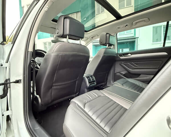 Белый Фольксваген Пассат, объемом двигателя 2 л и пробегом 205 тыс. км за 27500 $, фото 97 на Automoto.ua