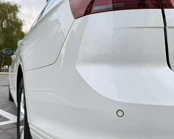 Белый Фольксваген Пассат, объемом двигателя 2 л и пробегом 205 тыс. км за 27500 $, фото 20 на Automoto.ua