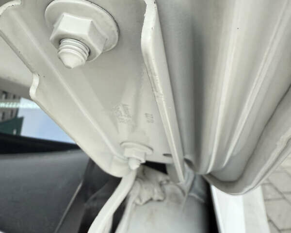 Белый Фольксваген Пассат, объемом двигателя 2 л и пробегом 205 тыс. км за 27500 $, фото 66 на Automoto.ua