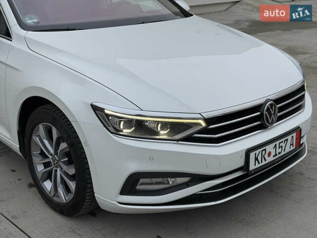 Білий Фольксваген Пассат, об'ємом двигуна 2 л та пробігом 156 тис. км за 26999 $, фото 4 на Automoto.ua
