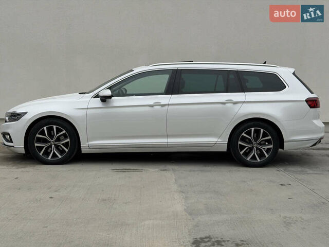 Белый Фольксваген Пассат, объемом двигателя 2 л и пробегом 196 тыс. км за 24999 $, фото 4 на Automoto.ua