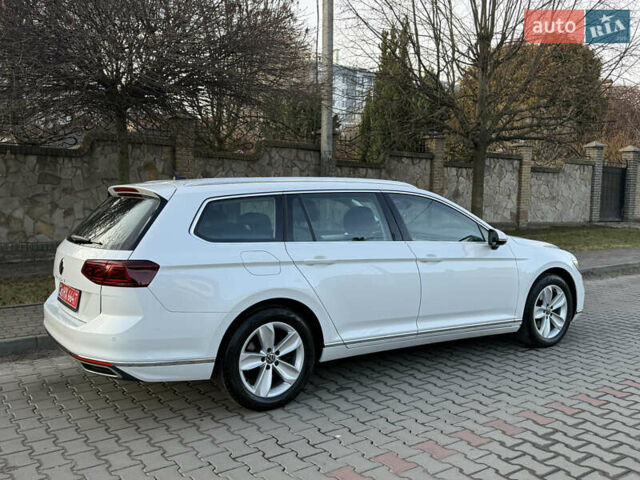 Белый Фольксваген Пассат, объемом двигателя 2 л и пробегом 197 тыс. км за 23700 $, фото 3 на Automoto.ua
