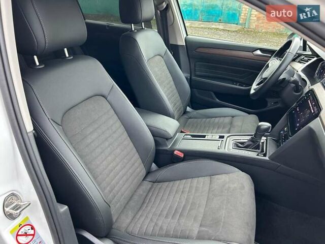 Белый Фольксваген Пассат, объемом двигателя 1.97 л и пробегом 215 тыс. км за 24500 $, фото 45 на Automoto.ua