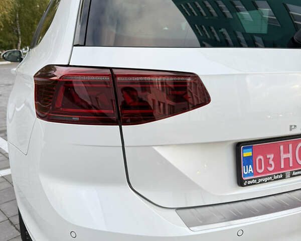 Белый Фольксваген Пассат, объемом двигателя 2 л и пробегом 205 тыс. км за 27500 $, фото 21 на Automoto.ua