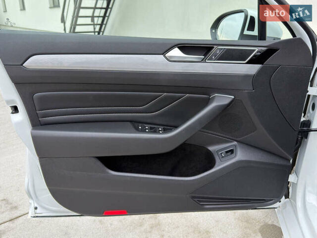 Білий Фольксваген Пассат, об'ємом двигуна 2 л та пробігом 156 тис. км за 26999 $, фото 29 на Automoto.ua