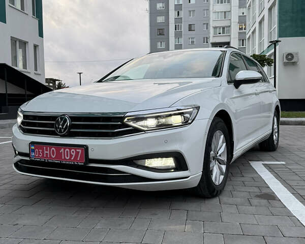 Белый Фольксваген Пассат, объемом двигателя 2 л и пробегом 205 тыс. км за 27500 $, фото 167 на Automoto.ua