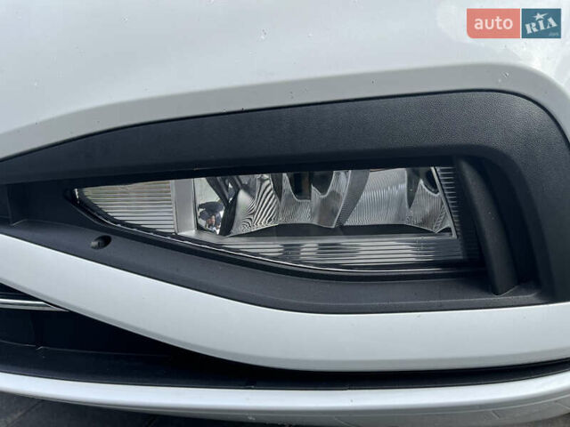 Белый Фольксваген Пассат, объемом двигателя 1.97 л и пробегом 168 тыс. км за 27349 $, фото 18 на Automoto.ua