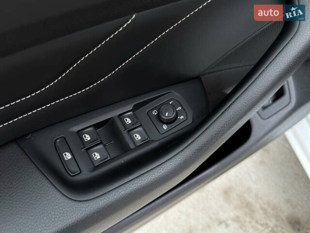 Білий Фольксваген Пассат, об'ємом двигуна 2 л та пробігом 156 тис. км за 26999 $, фото 30 на Automoto.ua