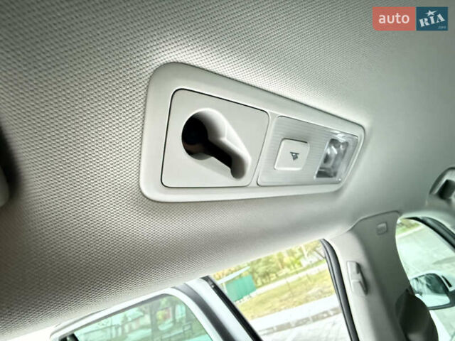 Белый Фольксваген Пассат, объемом двигателя 2 л и пробегом 205 тыс. км за 27500 $, фото 154 на Automoto.ua