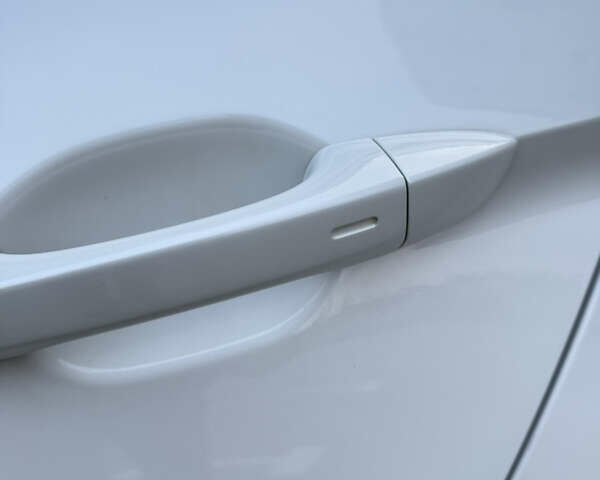 Белый Фольксваген Пассат, объемом двигателя 2 л и пробегом 205 тыс. км за 27500 $, фото 49 на Automoto.ua