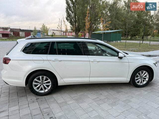 Белый Фольксваген Пассат, объемом двигателя 2 л и пробегом 205 тыс. км за 27500 $, фото 37 на Automoto.ua