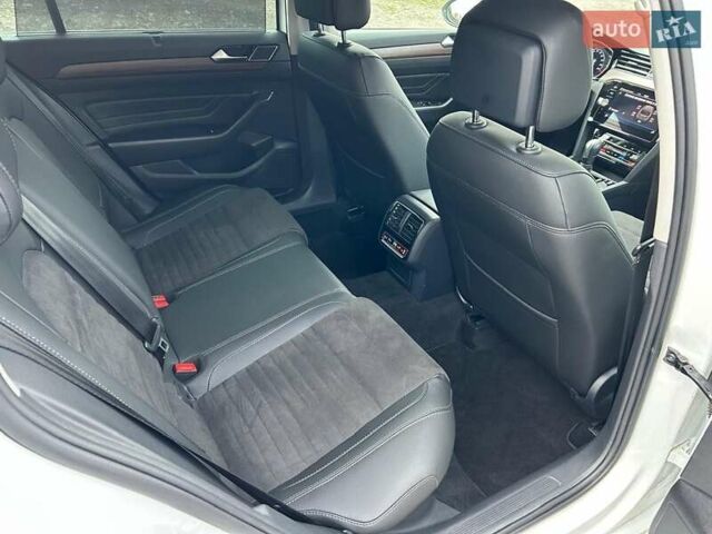 Белый Фольксваген Пассат, объемом двигателя 1.97 л и пробегом 215 тыс. км за 24500 $, фото 41 на Automoto.ua