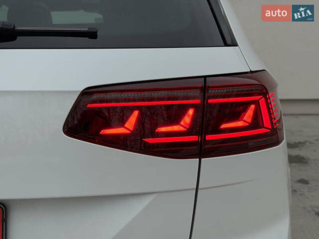 Білий Фольксваген Пассат, об'ємом двигуна 2 л та пробігом 156 тис. км за 26999 $, фото 9 на Automoto.ua