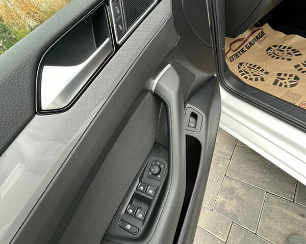 Белый Фольксваген Пассат, объемом двигателя 1.97 л и пробегом 168 тыс. км за 27349 $, фото 69 на Automoto.ua